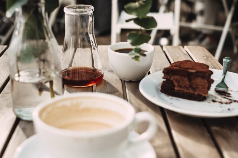 Coffee cups and chocolate cake on a cafe table